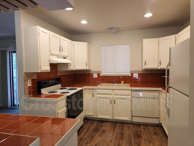 Building Photo - 4325 W 23rd St