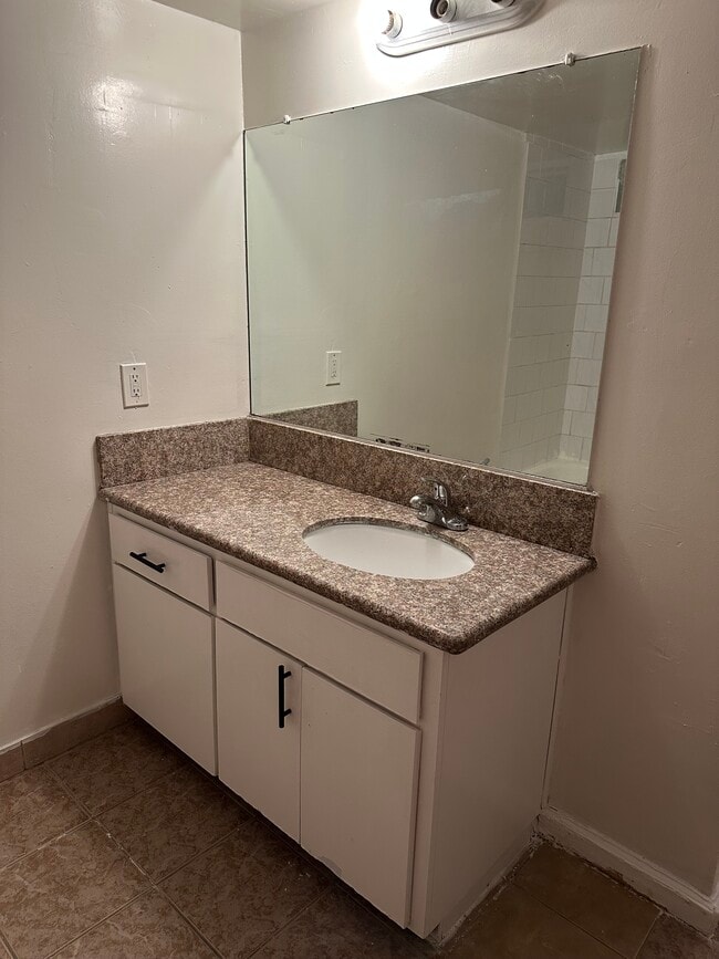 Foto del edificio - 1316 Flower St