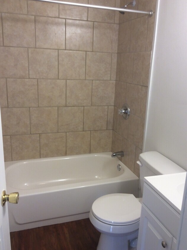 Primary Photo - 1 Bedroom Apartment in Downtown near the J...