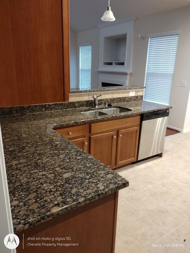 Foto del edificio - Beautiful 5 bedroom FOR RENT