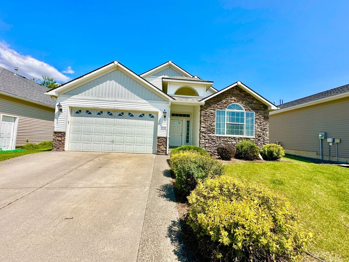 Primary Photo - Newly Renovated Home on Prairie Falls Golf...