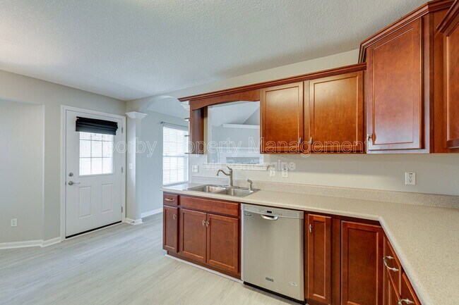 Foto del edificio - 7420 Salmon Ln