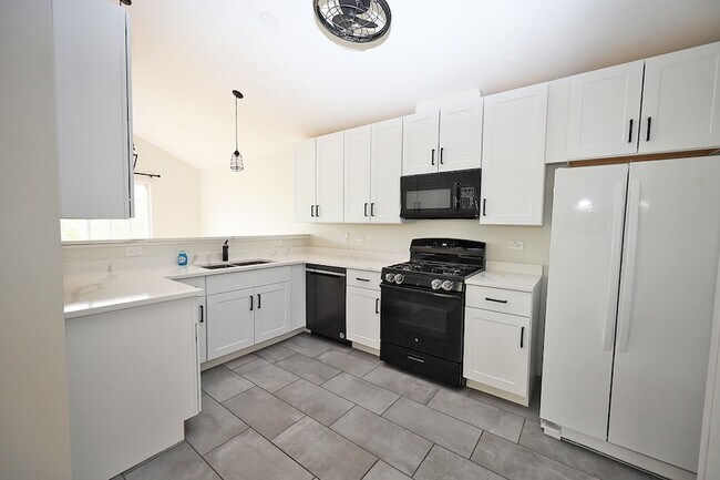 Building Photo - 982 Mayfair Ct