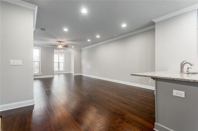 Building Photo - 209 Bedford Aly