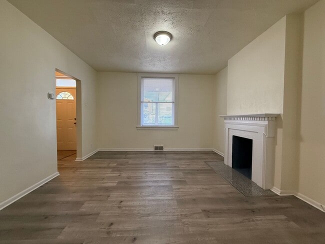 Building Photo - Updated 3BR 1 bath house with off street p...