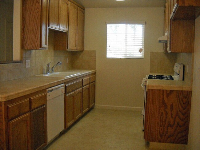 Building Photo - Remodeled and updated home offering nice amenities.
