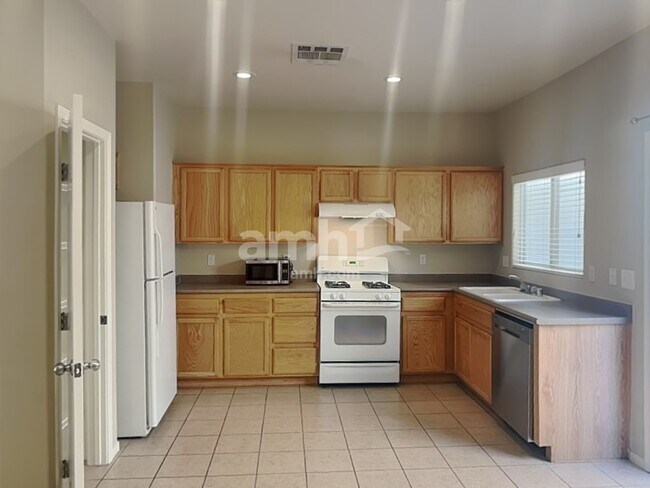 Foto del edificio - 902 Blue Rosalie Pl