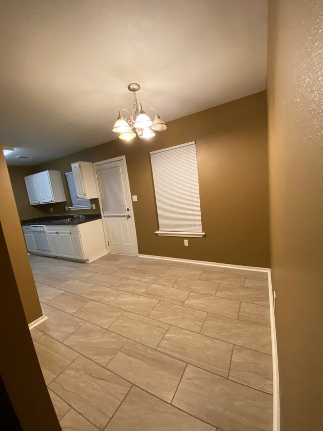 Building Photo - 35 Camily Ct