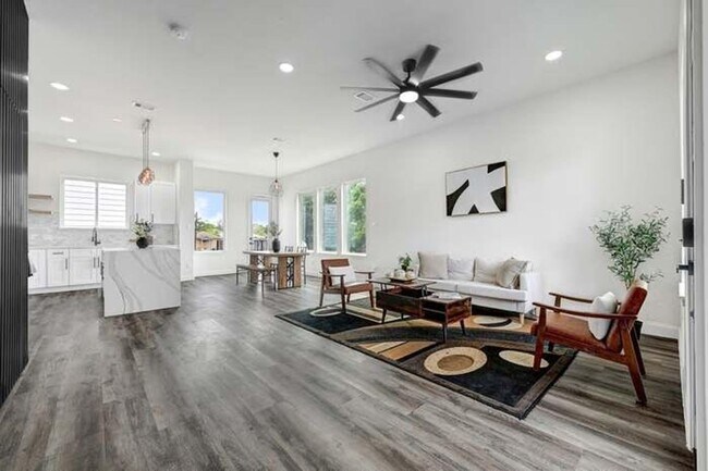 Foto del edificio - 2104 Bringhurst St