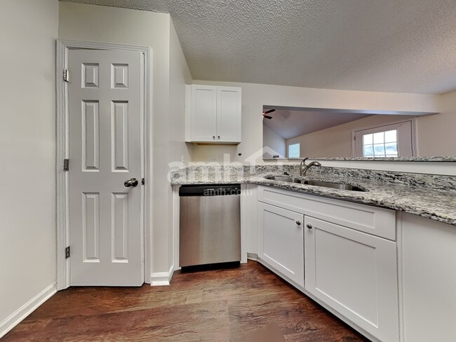 Building Photo - 128 Nandina Wy