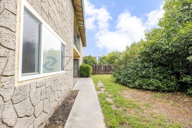 Foto del edificio - 4561 Ashcroft Ave