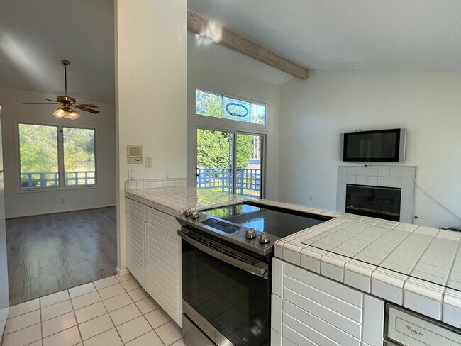 Building Photo - Rancho Santa Fe Gem! 4710 La Orrila
