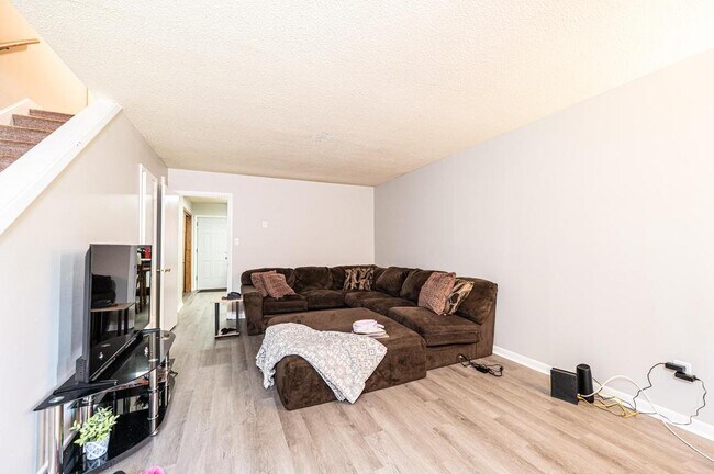 Foto del edificio - 236 Park Ln