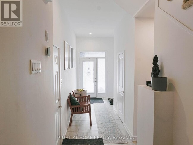 Building Photo - 149 Wabikon Cres