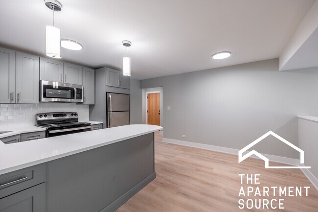 Building Photo - 1220 N La Salle Dr