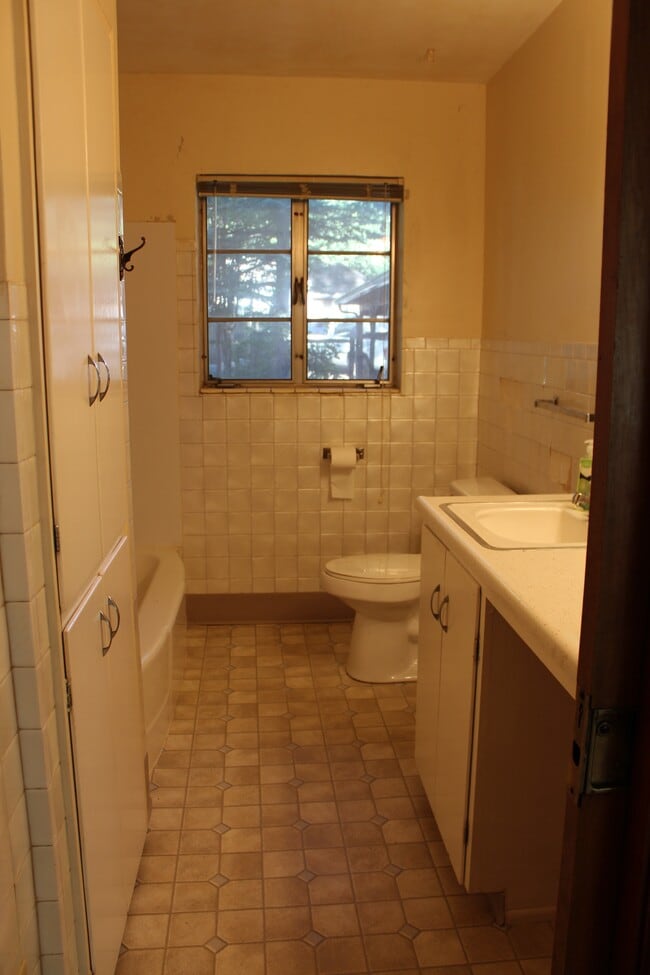 Foto del edificio - 1022 W Lawrence St