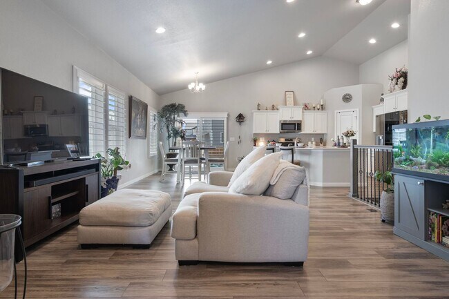 Foto del edificio - Gorgeous 5 Bed 3 Bath Home in North Loveland!