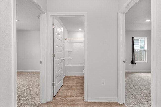 Foto del edificio - 5631 Guinevere Ln