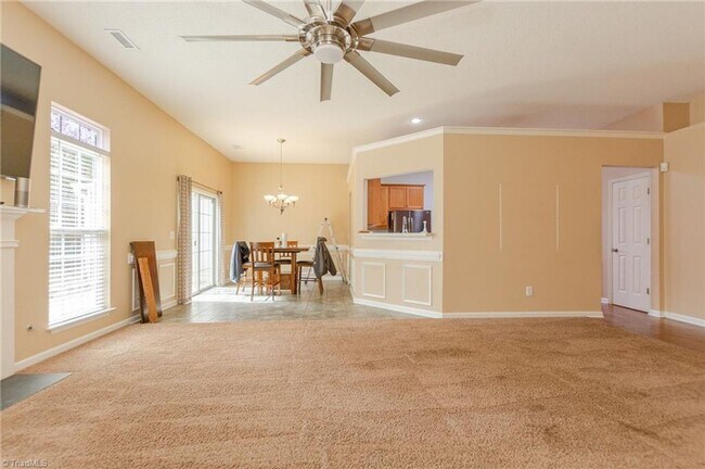 Foto del edificio - 902 Satinwood Dr