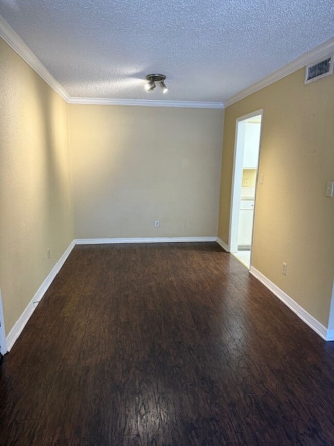 Building Photo - SERRAVELLA 2 BEDROOMS CONDO