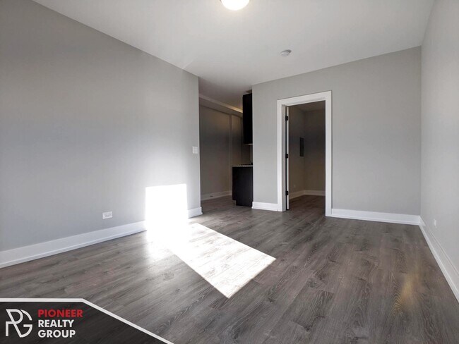 Foto del edificio - 709 W Brompton Ave