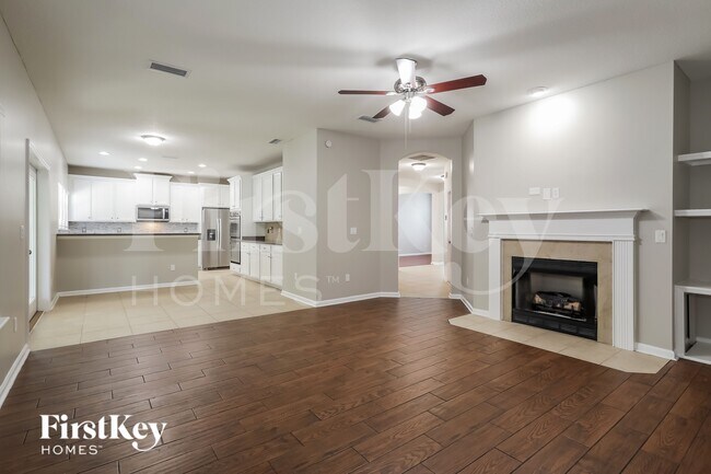 Foto del edificio - 2060 Heritage Oaks Ct