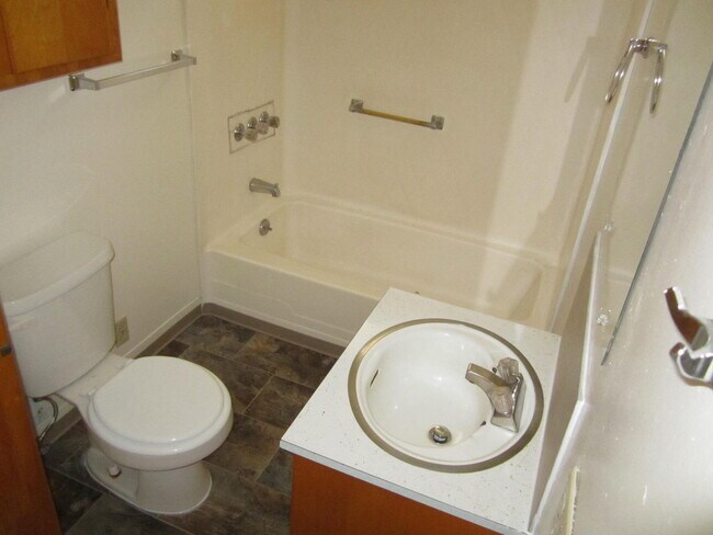 Foto del edificio - 221 N Holly St