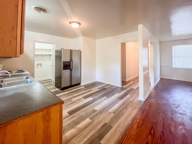 Building Photo - 5207 Cheshire Dr