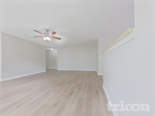 Building Photo - 404 Castle Ridge Dr