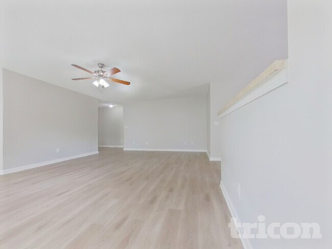 Foto del edificio - 404 Castle Ridge Dr