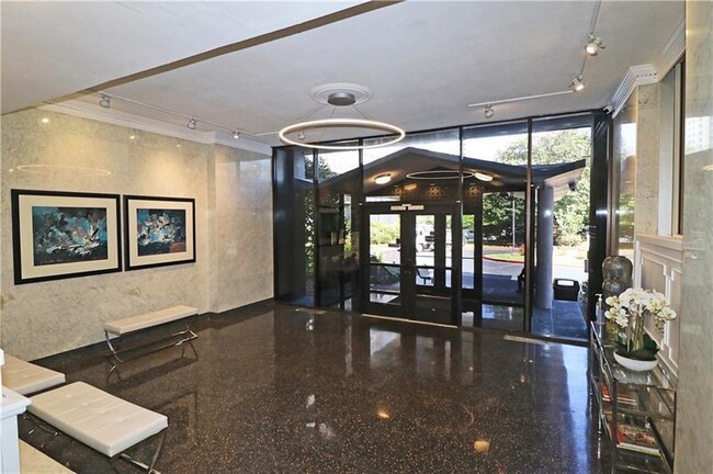 Building Photo - 3060 Pharr Ct N Northwest