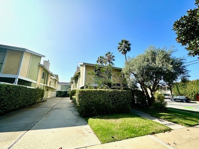 hoa exterior - 627 N Guadalupe Ave