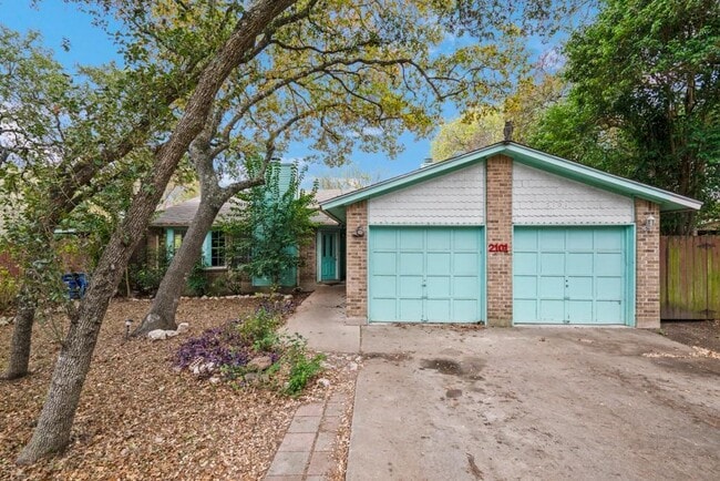 Building Photo - 2101 Matthews Ln