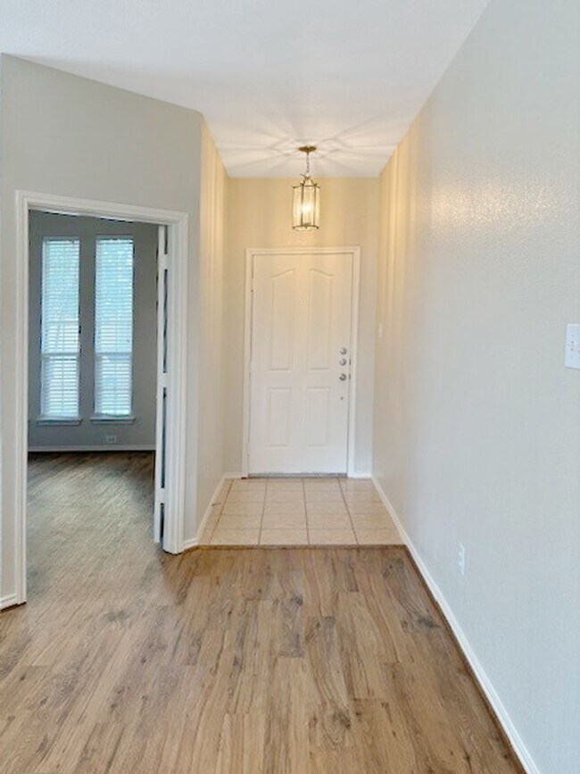 Building Photo - Charming 3-Bedroom, 2 Bath Home in a Quiet Neighborhood with Easy Access to 820 & I-30