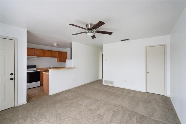 Building Photo - 104 E Brown St