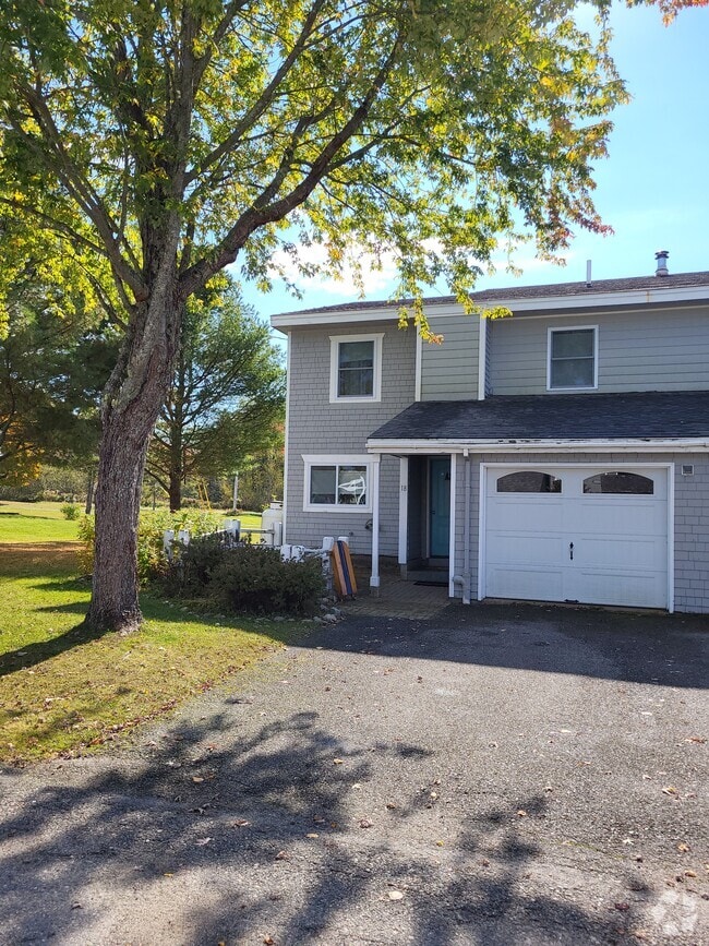 Building Photo - 18 Beachwood Bay Dr