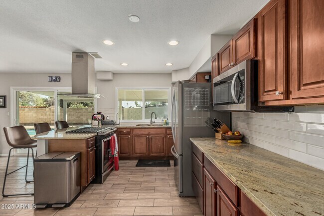 Building Photo - 3741 W Poinsettia Dr