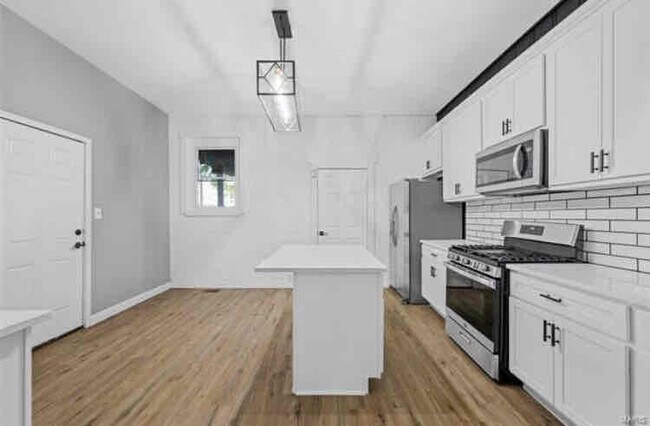 Building Photo - 3741 Iowa Ave