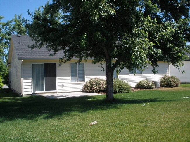 Building Photo - Must See!!!