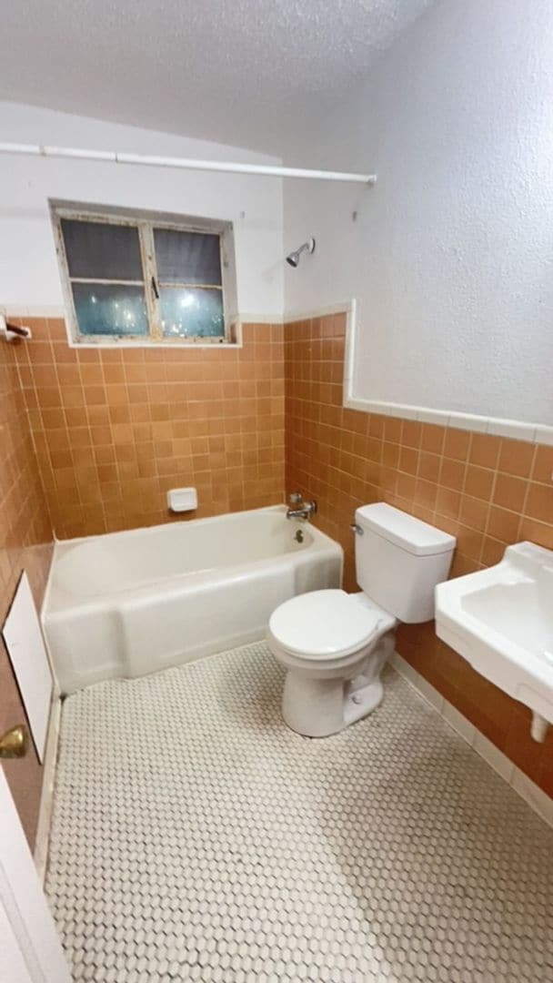 Building Photo - 1324 W Rupe Ave