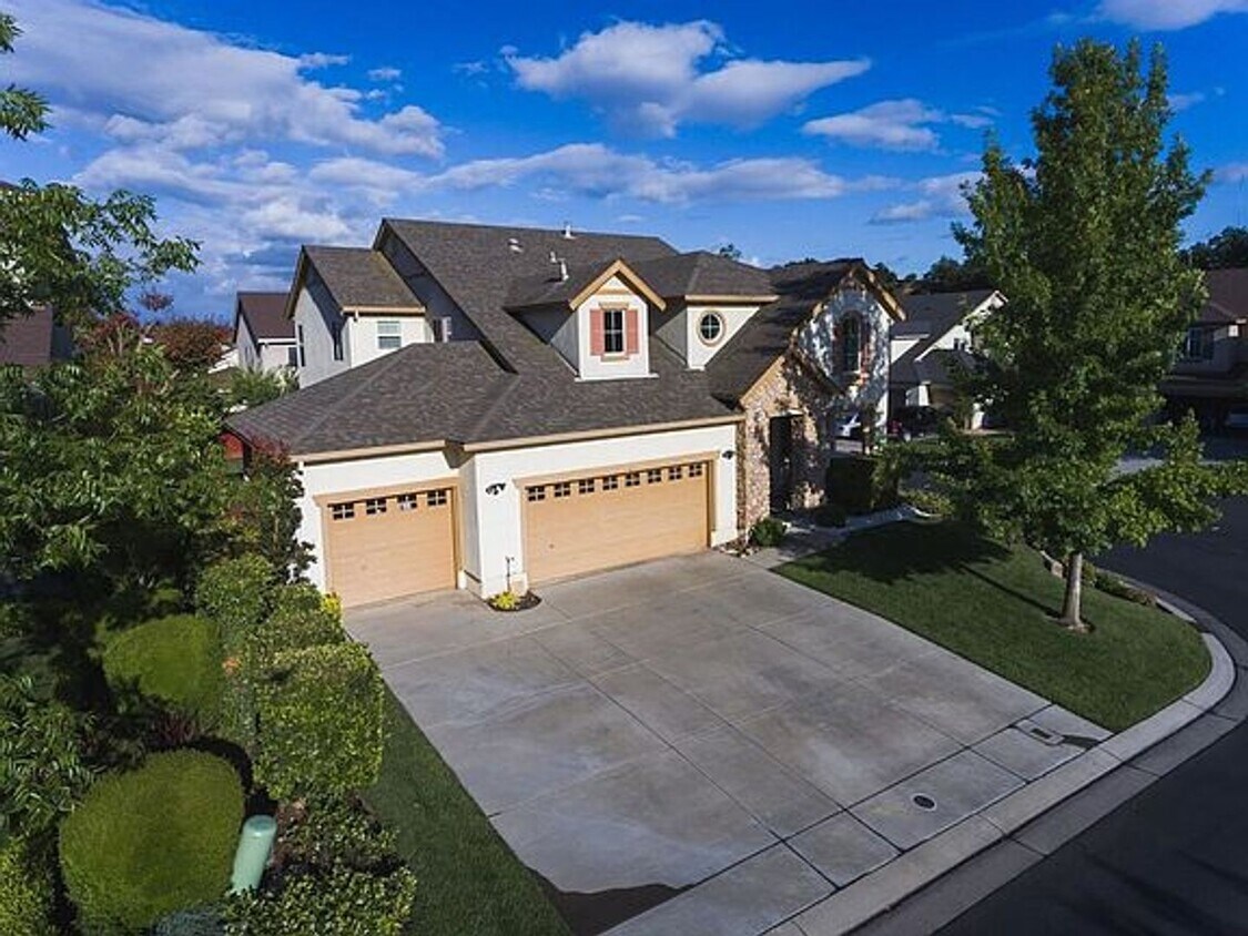 Primary Photo - Beautiful Home in a Gated Community