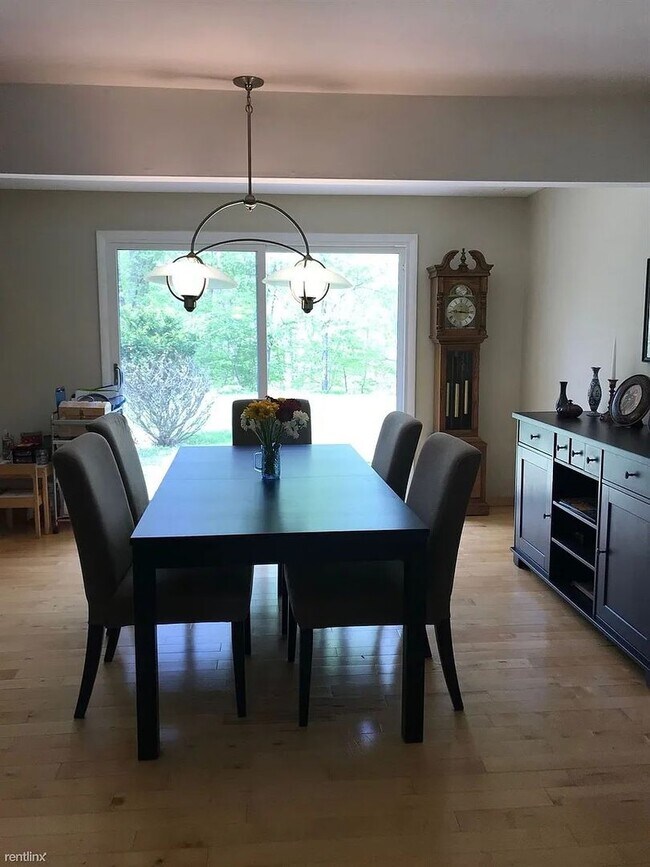 Foto del edificio - Inviting ranch situated in desirable North Ann Arbor