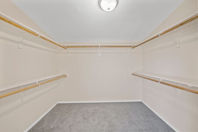 Foto del edificio - White picket fence cottage, ready to be your next home!