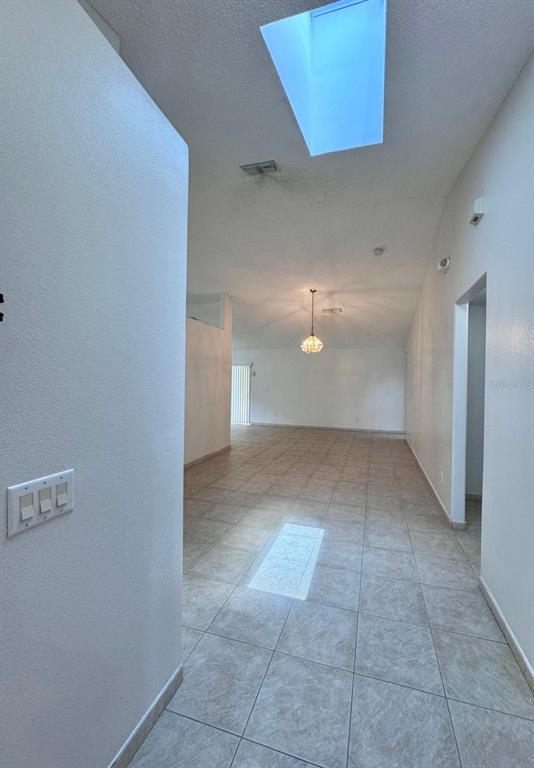 Building Photo - 147 S Roma Way