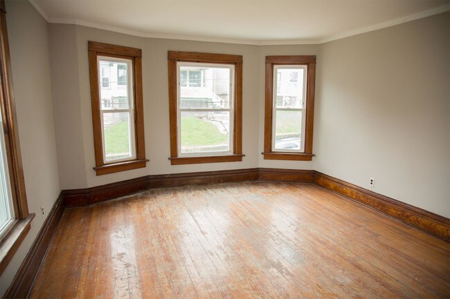 Building Photo - 702 Caledonia Pl