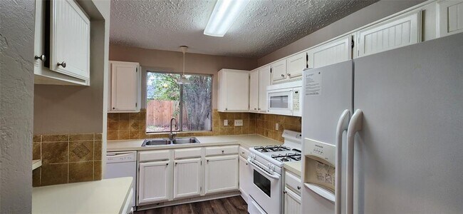 Foto del edificio - 12027 Oakner Dr