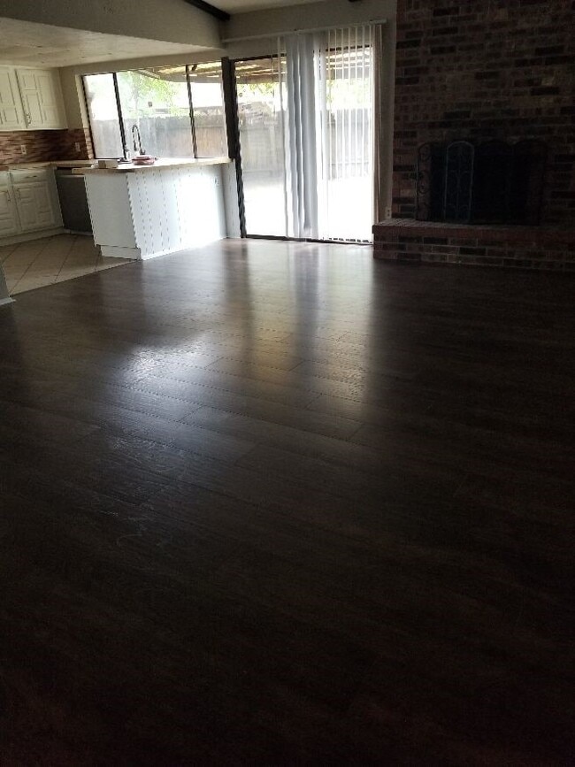 Building Photo - 8002 Knightwood Forest Dr