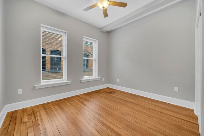 Foto principal - 19 W Church St