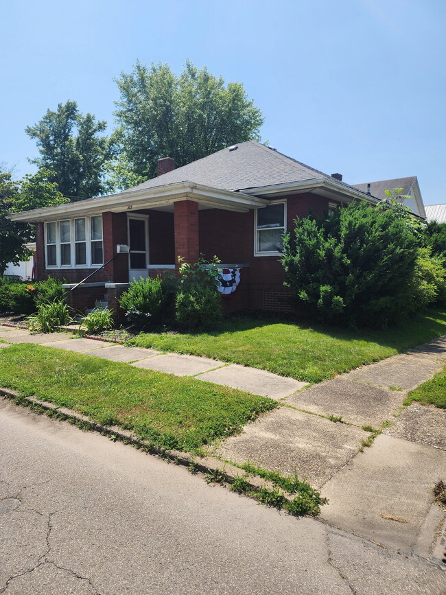 Building Photo - 205 S 15th St