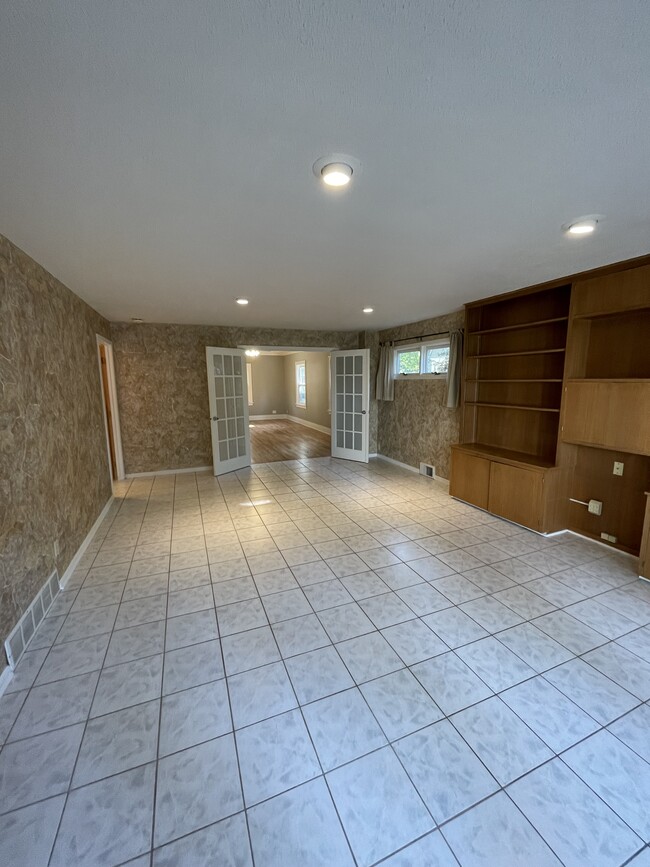 Building Photo - 2318 Storm St